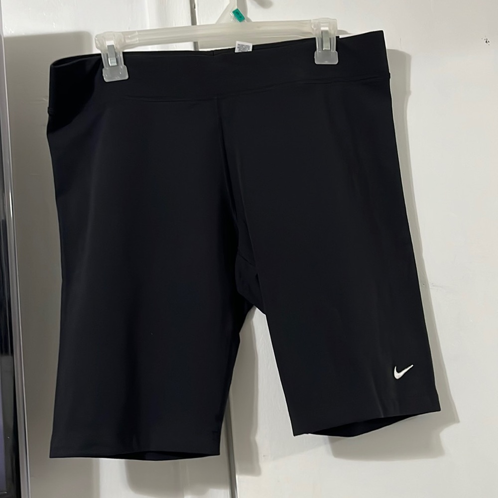 Black Nike short leggings